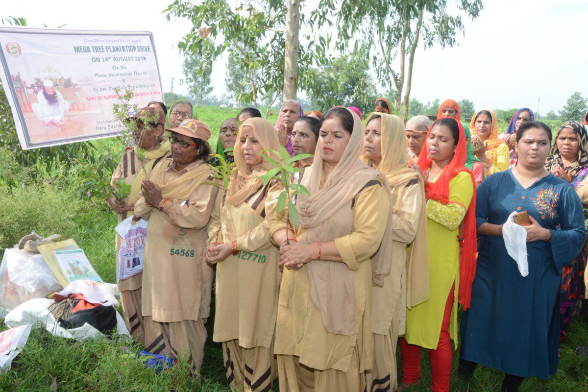 khiladimsginsa's tweet photo. #JoinHandsForTreePlantation
संत डॉ Gurmeetramrahim सिंह जी इन्सां ने सभी को पेड़ लगाने की प्रेरणा दी ताकि वातावरण स्वच्छ हो । गुरुजी की शिक्षाओं पर चलते हुए डेरा सच्चा सौदा के अनुयायी गुरु जी के जन्म दिन को ट्री प्लांट करते हुए मनाते है https://t.co/VvrOmMaAf6