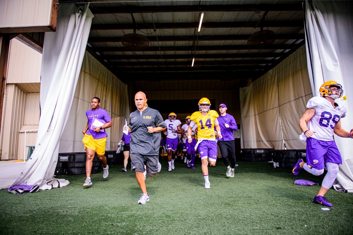 CodyWorsham's tweet photo. Something's different about Dave Aranda.
Driven by data, he's attacking more.
Driven by personnel, he's mixing up looks.
Driven by change, he's changing.
Meet the new @LSUfootball defense, focused on penetration, pushback, and unpredictability.
https://t.co/gJnY5nslnO https://t.co/WWQLeODTOH