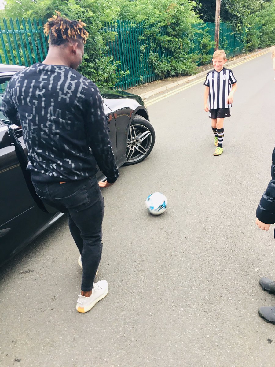 GaryNelson01's tweet photo. @ChristianAtsu20 you made my sons day today, thanks mate!!!! https://t.co/MLpX9XzP70