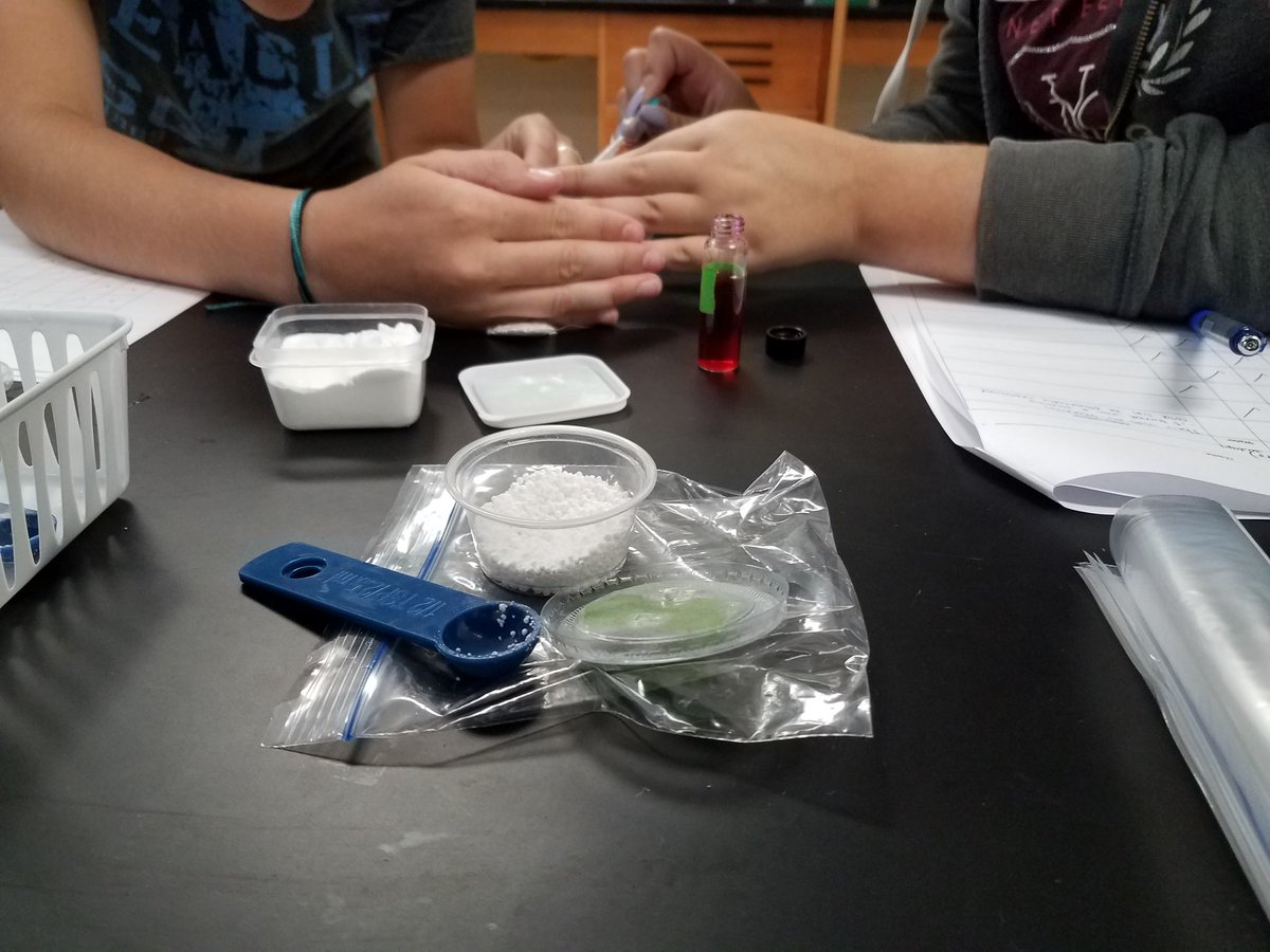 mrs_p2's tweet photo. Love #KCSScience lab days! @GibbsEagles making observations and experimenting 👨🔬👩🔬 https://t.co/89smlehF7C
