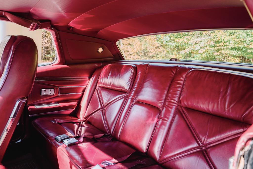 LincolnMotorCo's tweet photo. Room to spare. Let's just say the backseat of the #Continental (or in this case, the Continental Mark III) has always been on the spacious side. https://t.co/d00AVG6Zcu