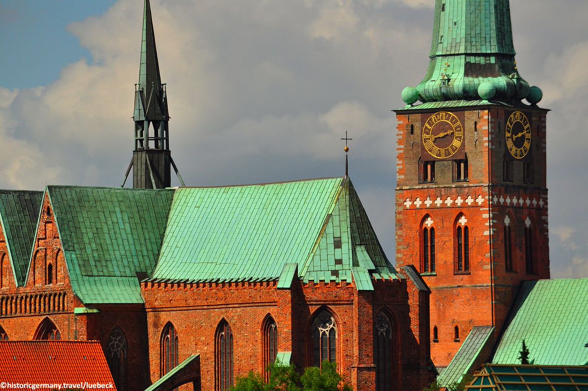 hhofgermany's tweet photo. St. Jacob's in #Lübeck is easy to recognize as it has four spherical globes on tower's helm edge. Three-naved Gothic brick hall church (1334) is a memorial site for international seafarers. #visitluebeck #einnorden #comeseesh #GermanSummerStories #WeAreGermany @hansekoenigin https://t.co/H3V6zcg0Ic