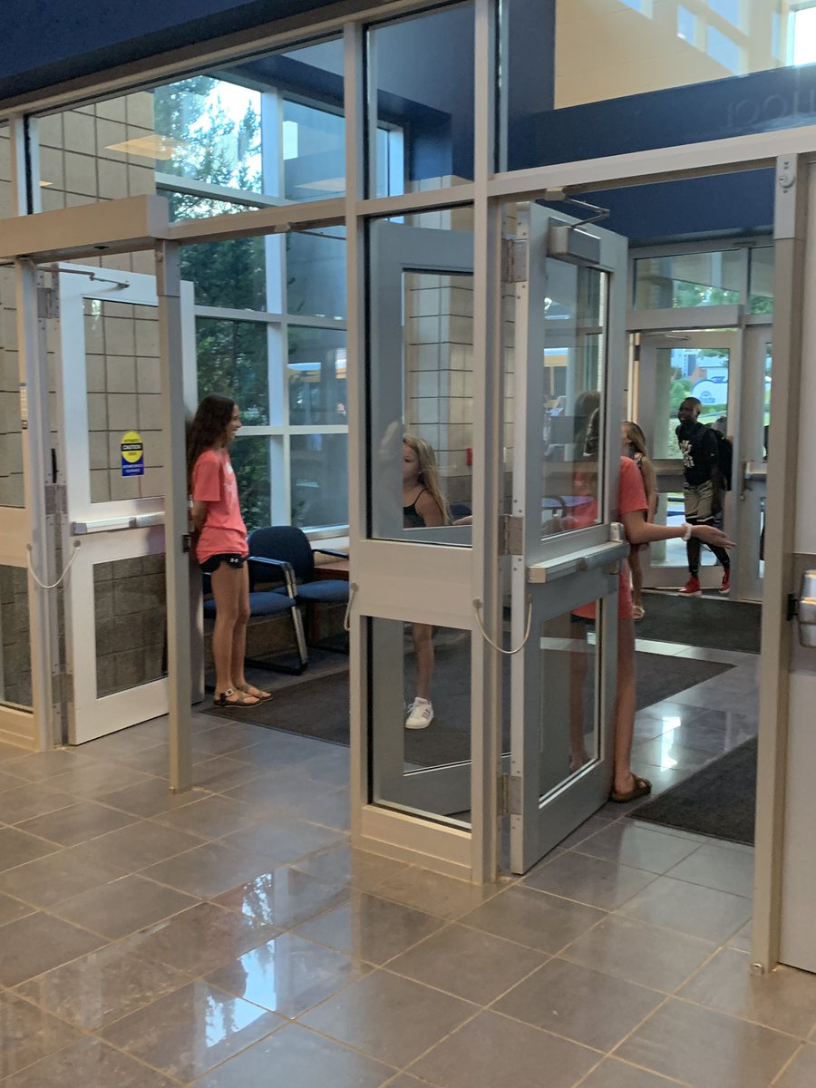 alineibling's tweet photo. Our WEB Leaders are out and about today as they help our Blue Jays! #DMSWEB #DMSLeads #makeDMShappy https://t.co/VJpbK5xljR
