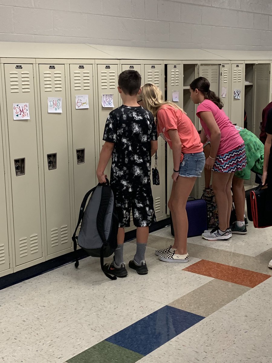 alineibling's tweet photo. Our WEB Leaders are out and about today as they help our Blue Jays! #DMSWEB #DMSLeads #makeDMShappy https://t.co/VJpbK5xljR