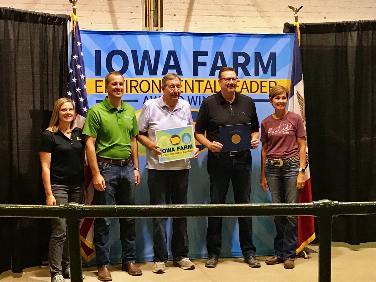 Congratulations to Bob and Craig Floss for their prestigious Iowa Farm Environmental Leader Award! Thanks for all you do to improve Iowa’s #WaterQuality, including the installation of two bioreactors! ⁦<a href="/CraigFloss/">Craig Floss</a>⁩ ⁦<a href="/iowa_corn/">Iowa Corn</a>⁩ ⁦<a href="/IAwateralliance/">Iowa Ag Water Alliance</a>⁩ #IFELA