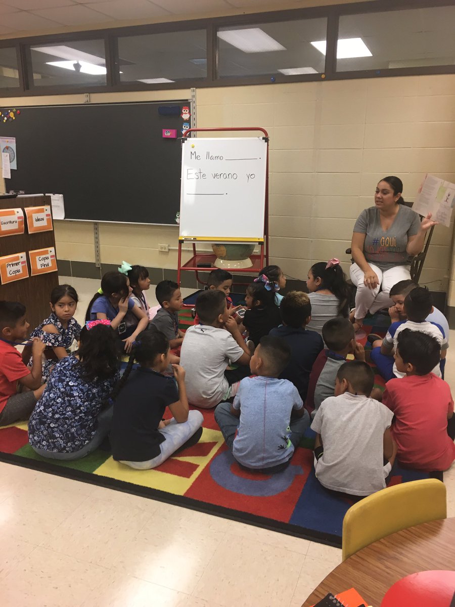 Los estudiantes de 1 Grado aprendan las reglas del salón a través del libro “David va al colegio”. #lenguajedual #d45learn4life <a href="/mrschavez105/">Karina Chavez</a> <a href="/D45Stevenson/">Stevenson School</a>