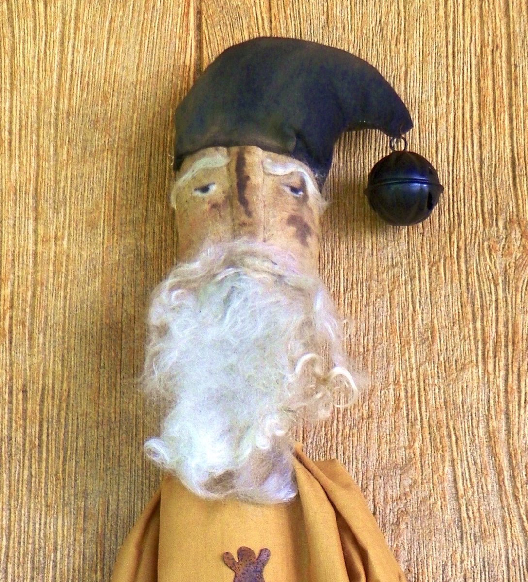 colonialprims's tweet photo. Thanks for the kind words! ★★★★★ "Great Halloween Santa. So unique. Beautiful work. Love him!!!" plympton1669 https://t.co/IibSAAJvmN #etsy #toys #primitive #prim #grungy #grubby #primitivesanta #halloweensanta #allhallowseve #santadoll https://t.co/Zu1M9c1LoG