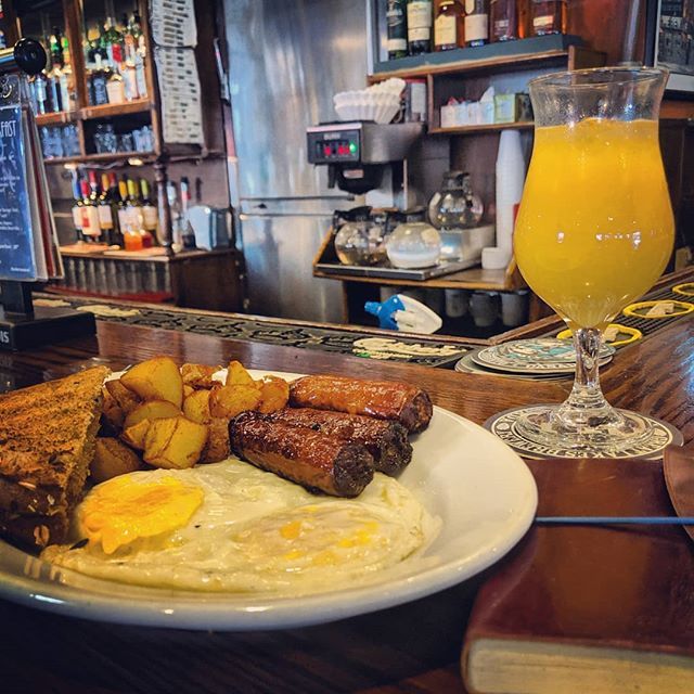 jayarr_kang's tweet photo. Some reason every downtown morning I have, I find myself having breakfast here.
It's cozy. It's quaint. It's friendly. It's unfussy. It's just nice. https://t.co/65Us6KY7Ym https://t.co/HERi7w4oEt