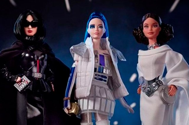 SintesisMexico's tweet photo. 🌎 ¿Y no le pondrán "Arturita"? 😂😂😂

Muñecas con los looks de Darth Vader, R2-D2 y la princesa Leia. Esta es la sorpresiva colección Barbie Star Wars.

¿El precio? 100 dólares. https://t.co/7rjP3QhAg0