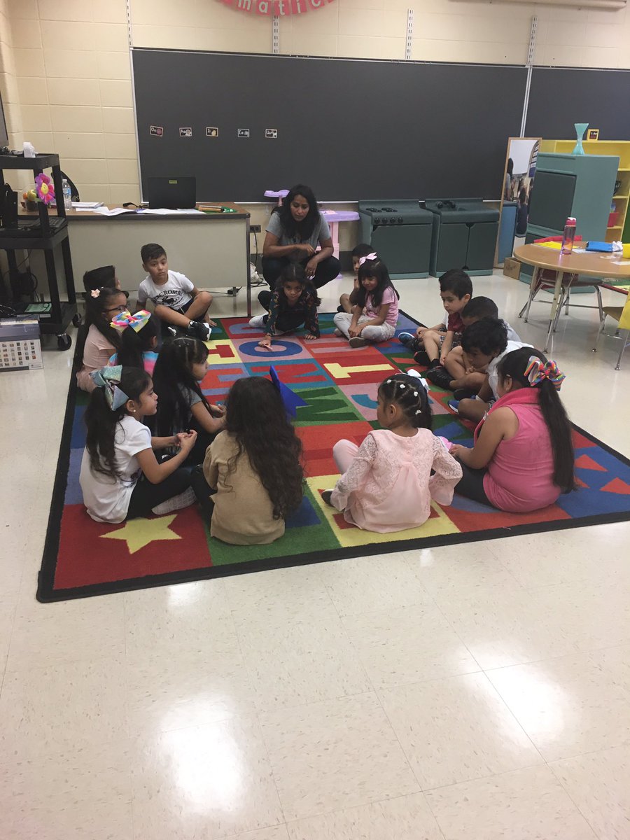El primer día de Kínder Lenguaje Dual con Sra. Manzano. <a href="/D45Stevenson/">Stevenson School</a> #d45learn4life