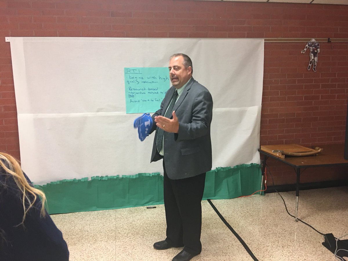judy_jgwhite's tweet photo. #grayelem Our leader explaining RTI.  Staff development is awesome. #We are Aldine ⁦@SADubberke⁩ ⁦@SerjioMedina⁩ ⁦@LAshley2016⁩ ⁦@drgoffney⁩ ⁦@lmamerson⁩ https://t.co/Yp0uwzztb9