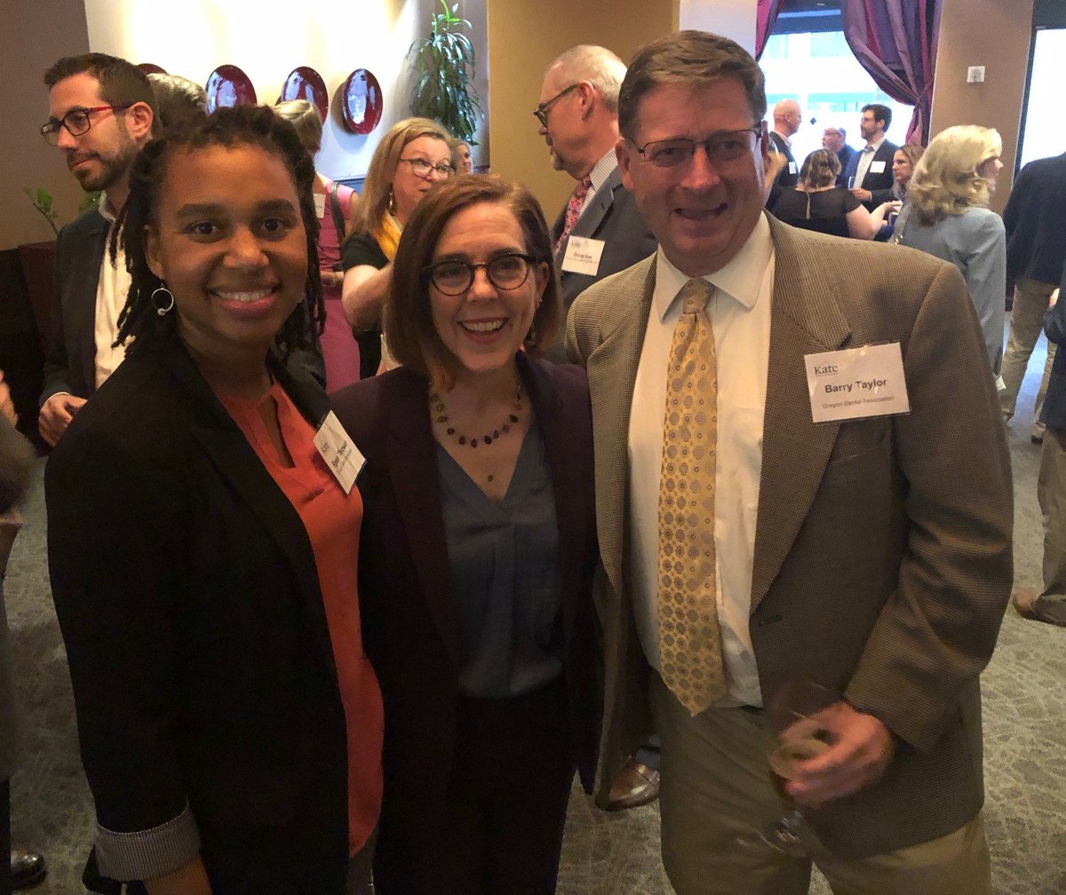 ORdentists's tweet photo. Last night ODA President-Elect Barry Taylor and OHSU dental student Ryan Thrower represented DOPAC at a Governor Kate Brown event. Organized dentistry was well served by these two!
#advocacyinaction #toothparty  #DOPAC #organizeddentistry https://t.co/MEJTTLGkZf