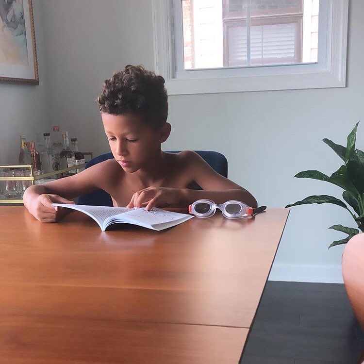 fitzbtwnshelves's tweet photo. Read. Swim. Repeat. 📖 🌊🔄 #stabsummerreading https://t.co/1WE83iOK9l