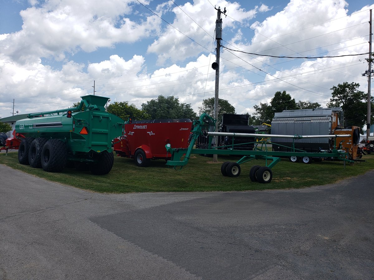 homan_inc's tweet photo. Big things happening at Homan Inc., @TLirrigation center pivots going in, @GSI_Grain 105' grain bin going up, @MERCERCOFAIR is going on.  It's been a busy summer!!! https://t.co/1MD1wxEWUf