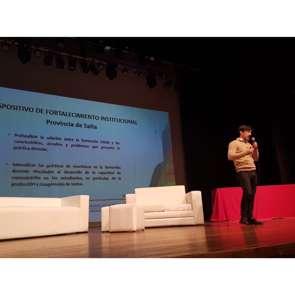 listaemmanuel's tweet photo. Compartiendo ideas sobre el desarrollo de capacidades profesionales con 500 docentes y estudiantes de profesorados en el Encuentro de Prácticas Educativas de Salta! Gracias por la invitación y por permitirme formar parte de esta iniciativa para continuar fortaleciendo los ISFD! https://t.co/kza2SJ5yvY