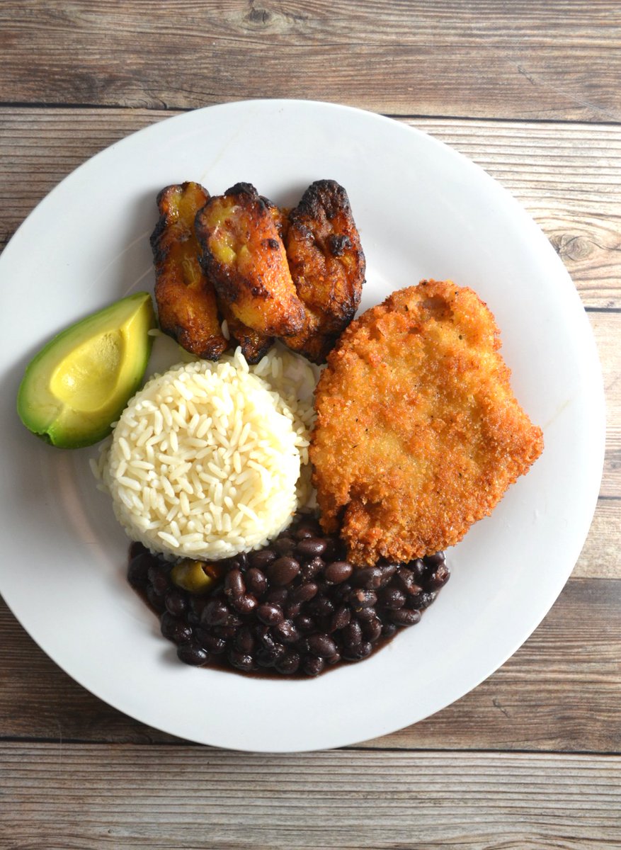 DelishDLites's tweet photo. #ad Air fryer milanesa de cerdo features @SmithfieldBrand All Natural Boneless Pork Chops. Pick some up today at @Walmart and make this delicious and healthy meal in no time at all! #AllNaturalPork #GuaranteedTender #EasyNaturalSmithfield #CollectiveBias https://t.co/r8rrkOFHMz https://t.co/c2AqOaXSjx