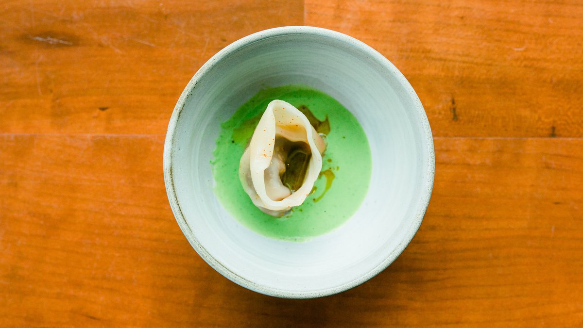 Chefwear's tweet photo. Such a vibrant, crowd-pleasing dish created by Chef Evan Hanczor: Country Ham Nduja Dumpling &amp; Spring Peas. Be sure to stop by and say hi at @eggrestaurant  when in Brooklyn, NY!

#ourwearyourjourney #cookingtogether #chefwear https://t.co/pArGCMWzxK