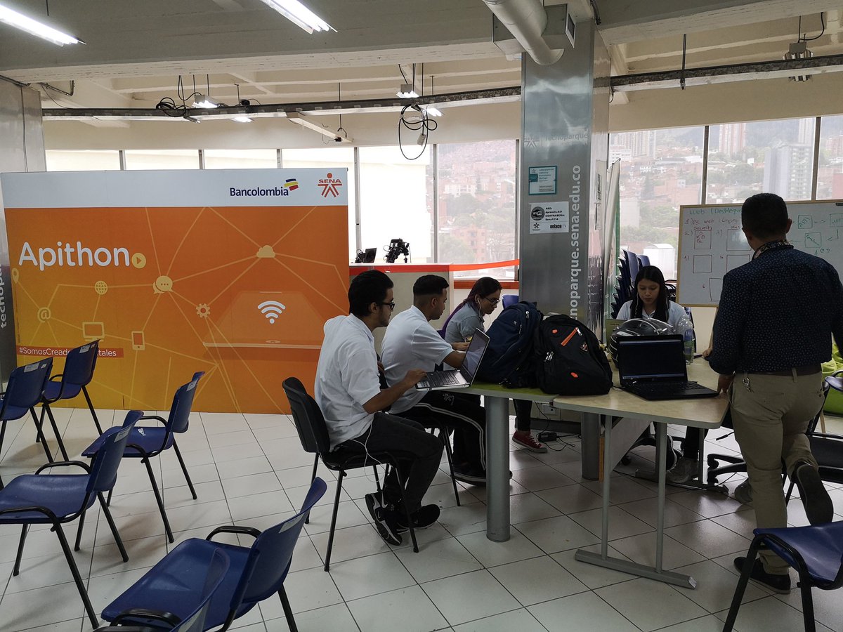 JOHNJACAMA's tweet photo. En @TecnoparqueMed continuamos con el desarrollo de las actividades del evento #APITHON del @SENAComunica y @Bancolombia https://t.co/0IKQ2DFiH4