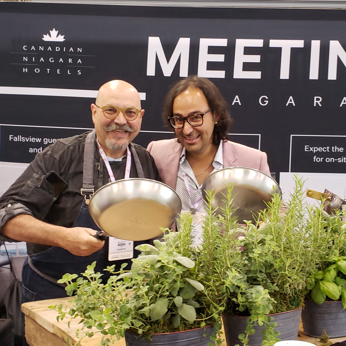NiagaraMeetings's tweet photo. Come and see what @ChefCapra is cooking up for lunch at BOOTH #628! ๐
.
.
@CMEexpo #CMEExpo #NiagaraFalls #NiagaraFallsMeetings #MeetingsMatter #CNH #MetroConventionCentre #MassimoCapra #ChefCapra #ChefMassimoCapra #Lunch https://t.co/QrorjVY0BY