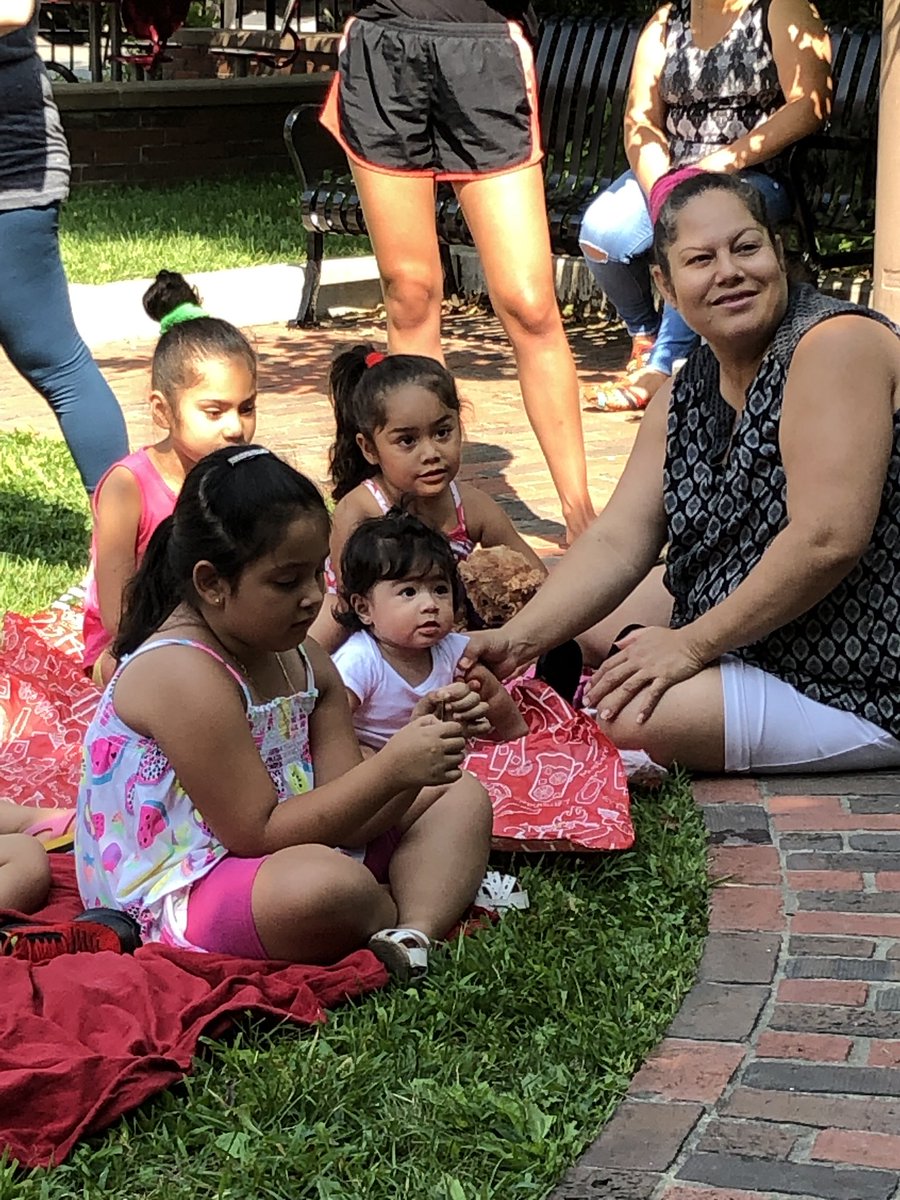 CFamilyNetwork's tweet photo. It was a great morning for story time.@MassEarlyEdCare @CAPICINC @RaisingAReaderM https://t.co/L7AY9og1Uj