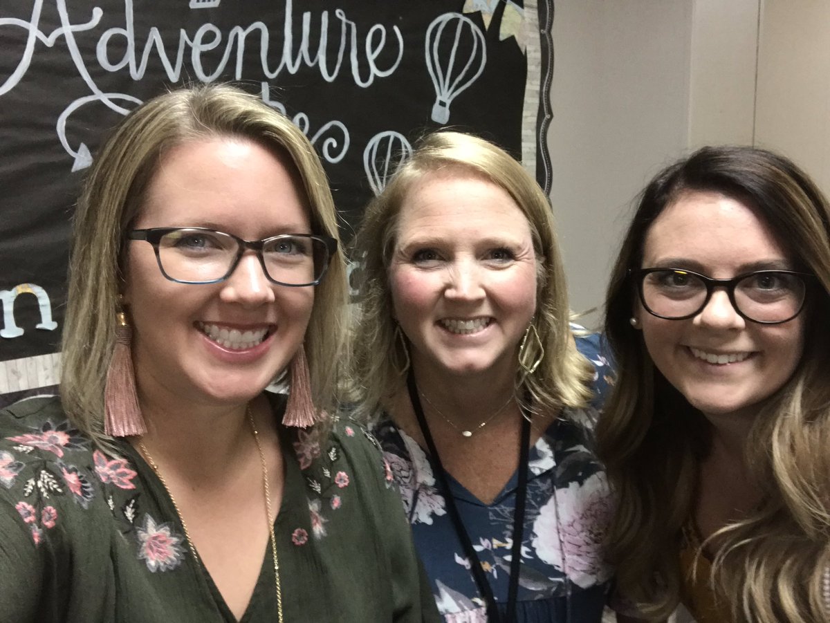pinkssymank's tweet photo. Happy First Day of 4th grade!!! #teampink #cisdourstory #4Clearners https://t.co/yETl3tsnQK