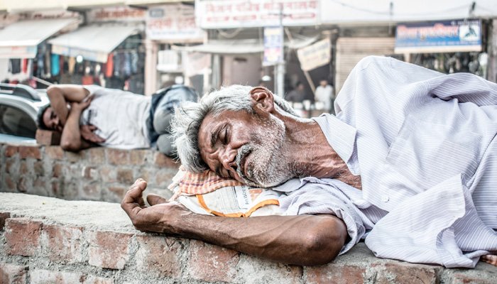 HimanshiModi6's tweet photo. #helpthem help every elders ..they do not have shelters ..home ..job ..money ...but they r too a member of our country ..they do exist ..#beingindian they r also someone's grandparents and parents ...think for them ..help them ...as  a elders of our country .
#jaihind https://t.co/cgusGoNRIf