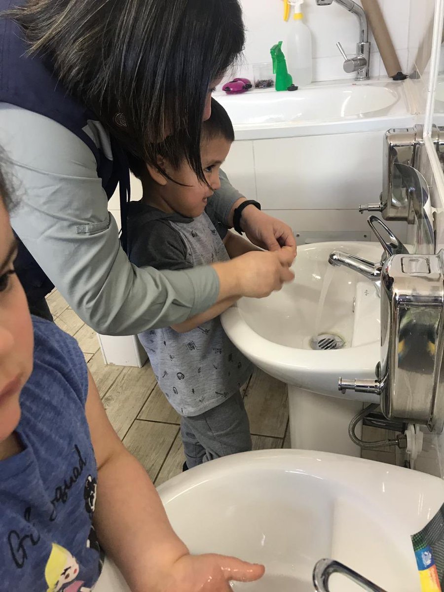 SeremiSalud_XI's tweet photo. En Chile Chico, junto a niños y niñas del jardín infantil aukantun, educamos en el correcto lavado de manos, con el fin de  resguardar la salud de nuestros estudiantes . #EnAysenPrevenimosLaHidatidosis https://t.co/RYxpbFoh61