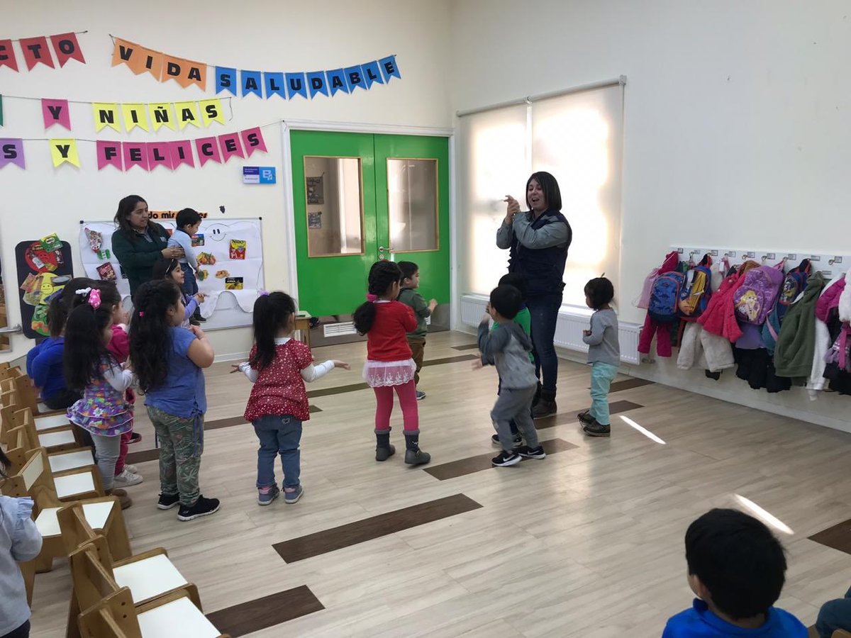 SeremiSalud_XI's tweet photo. En Chile Chico, junto a niños y niñas del jardín infantil aukantun, educamos en el correcto lavado de manos, con el fin de  resguardar la salud de nuestros estudiantes . #EnAysenPrevenimosLaHidatidosis https://t.co/RYxpbFoh61
