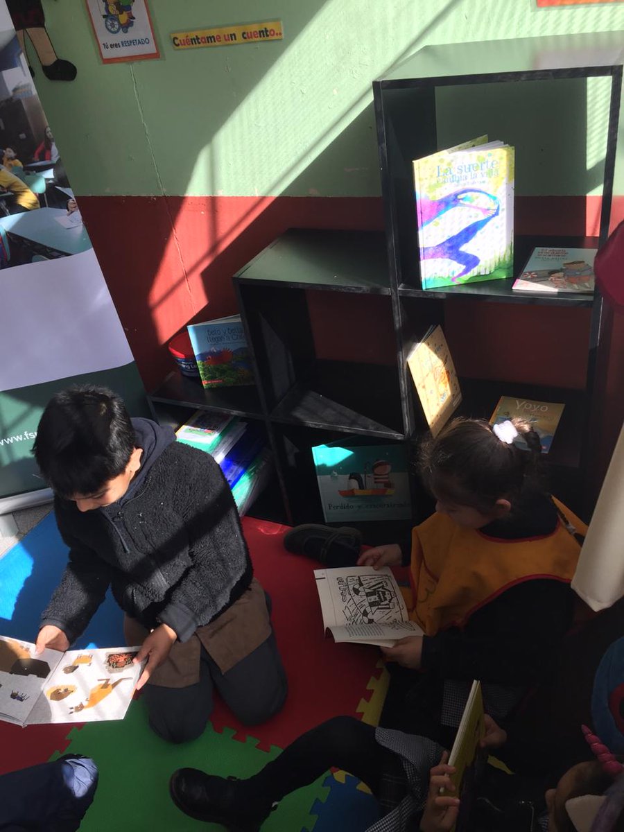 FSRRchile's tweet photo. ¡Continuamos con la entrega de Rincones Lectores! En esta oportunidad nos encontramos junto al 1ero Básico A de la Escuela Paulo Freiré de la comuna de Cerro Navia. #FSRR #ProgramaAlfadeca #FondosDeCultura https://t.co/JXQ9aphoxq