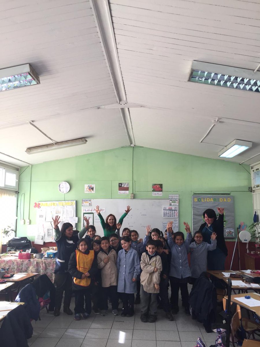 FSRRchile's tweet photo. ¡Continuamos con la entrega de Rincones Lectores! En esta oportunidad nos encontramos junto al 1ero Básico A de la Escuela Paulo Freiré de la comuna de Cerro Navia. #FSRR #ProgramaAlfadeca #FondosDeCultura https://t.co/JXQ9aphoxq