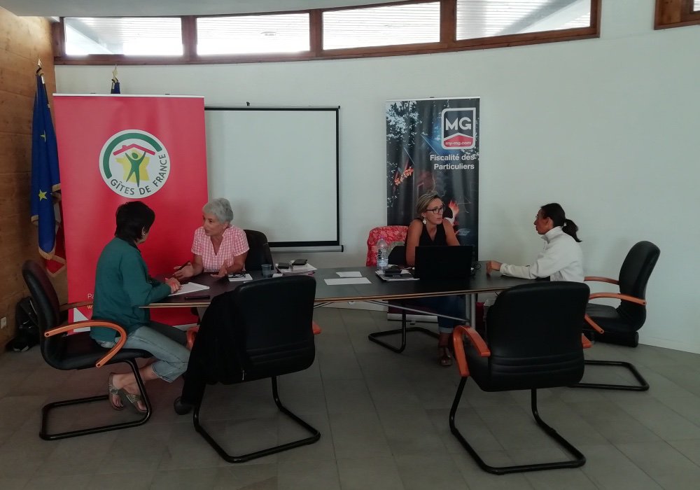 affiniski's tweet photo. La Journée et Ateliers Propriétaires du mardi 13 août 2019 à @valloire a permis aux propriétaires de bénéficier de nos conseils #Affiniski et de ceux de nos partenaires. Merci pour votre présence. 🙋‍♀️🙋‍♂️ https://t.co/0ATLHpfBdJ