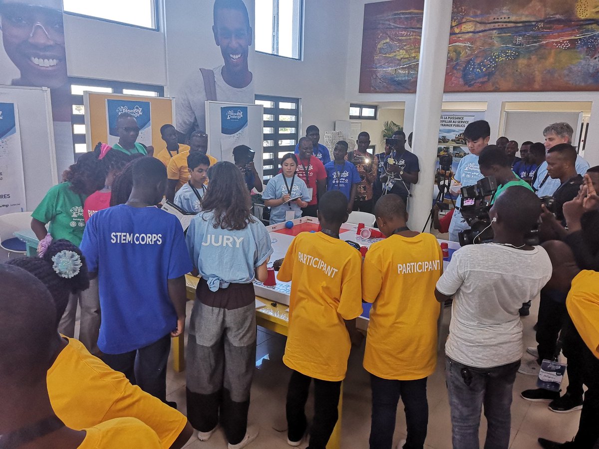 SemeCity's tweet photo. Personne n'est prêt à perdre... Tout le monde s'est organisé #beninbotChallenge @femcoders15 #inspirationFTCTeam #TeamSpyder @USEmbassyBenin #softdigital https://t.co/T69AXccqIB