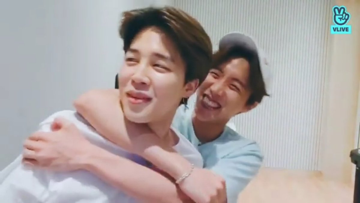 jiden07_17's tweet photo. All the love i gave for you #JIMIN
I hug you forever, I love you!
#WewantABBack
#MTVHottest BTS @BTS_twt https://t.co/PqcwuJnPh2