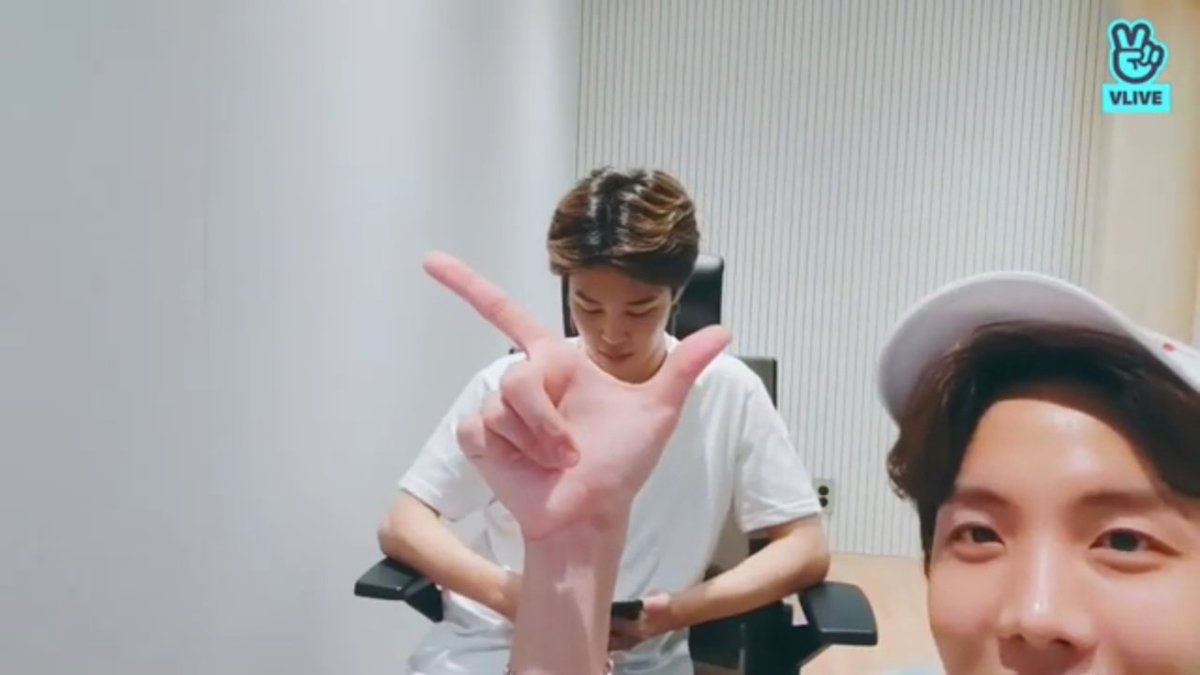jiden07_17's tweet photo. All the love i gave for you #JIMIN
I hug you forever, I love you!
#WewantABBack
#MTVHottest BTS @BTS_twt https://t.co/PqcwuJnPh2