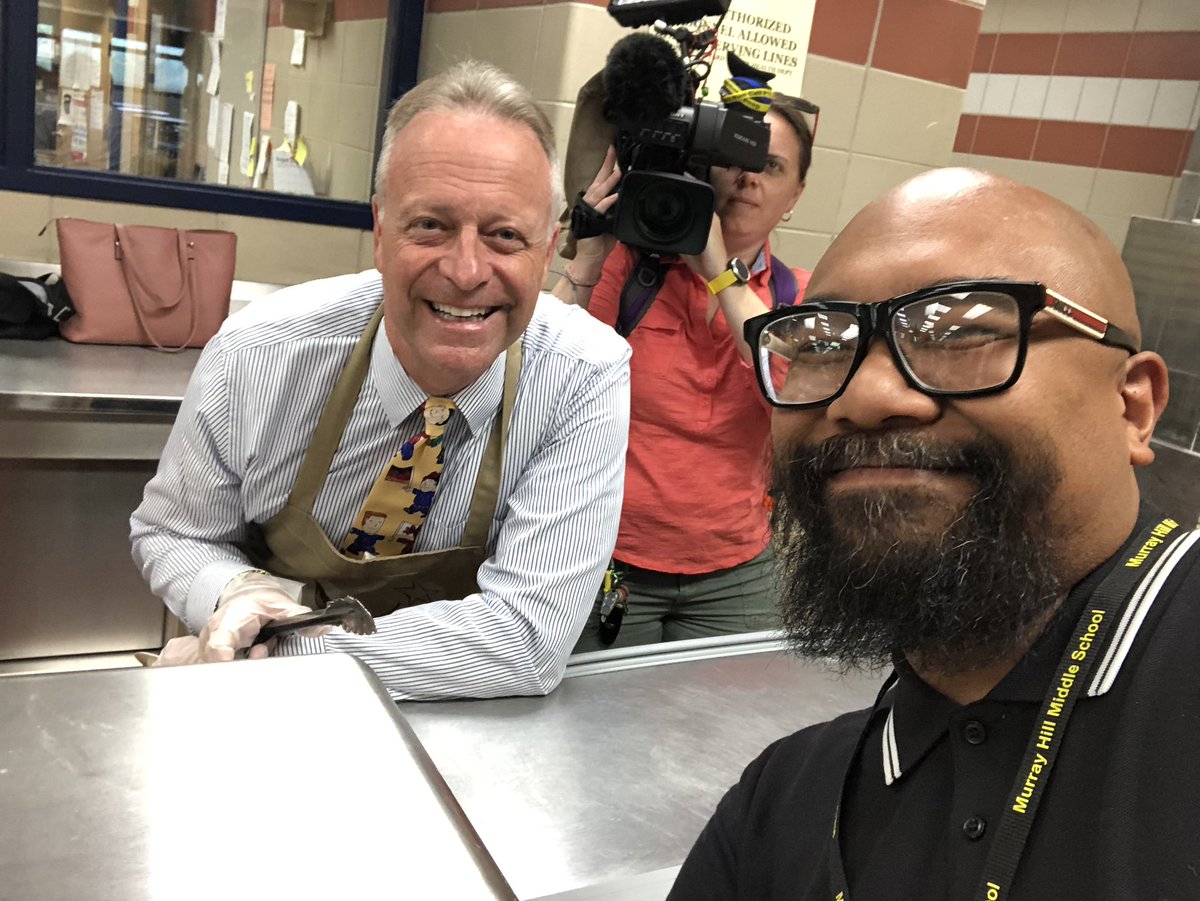 jmitraedu's tweet photo. @mjmsuper serving up realness and fried chicken! #hcpssNEO2019 @HCPSS @hcpss_mhms https://t.co/jSKOkfGDdc