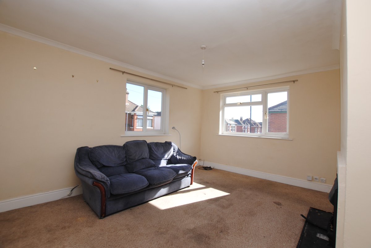 enfieldsbitt's tweet photo. **For Sale**
One Bedroom First Floor Flat in Bullar Road SO18
Asking Price £95,000 *CASH BUYER ONLY*
Follow The Link: https://t.co/jwQs2HB7Xg
@GuildProperty  #BitternePark #Southampton #Sales #Enfields #CashBuyer #Project #Investment #NoChain https://t.co/zUK3fOnyfE