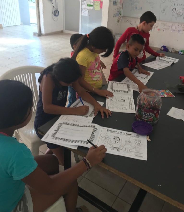 TuAliad's tweet photo. #JóvenesAliados deseamos un mejor Colima y por ello todo nuestro entusiasmo en coordinar las actividades en los #CEDECOS.
Es muy alentador ver cómo, a través de actividades lúdicas, las #NNA aprenden sobre #DerechosHumanos, como fue el caso del #CedecoElTívoli
#ConfiemosEnColima https://t.co/50USy3n6Lv