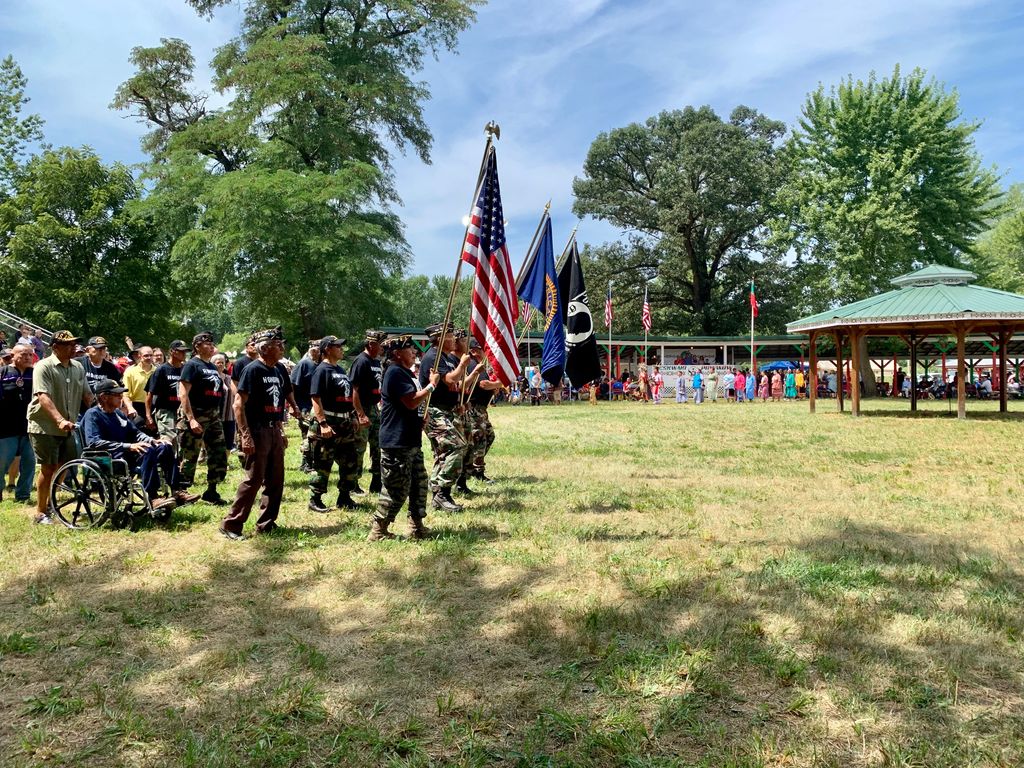 genindigenous's tweet image. Iowa's powwow trail had a campaign stop:

Senator Cory Booker, Governor Steve Bullock and author Marianne Williamson visit Meskwaki Powwow #NativeVote20

Read more about the election here: buff.ly/2KvoWxG