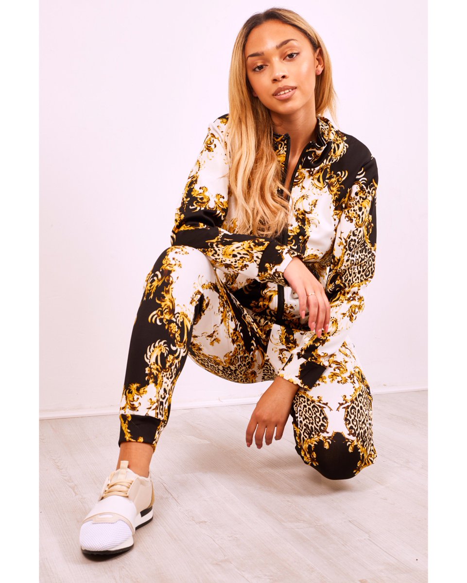 Dropping soon... 👀

New go to casual lounging sets 👌 

#lounging #gotostyle #everyday #ootd #loungeset #styleinspo #justyouroutfit