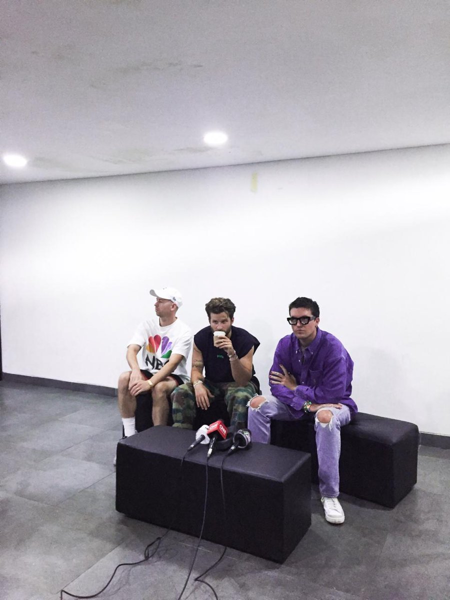 CreativeDiscID's tweet photo. @LANYNewYork interviewing @thisisLANY yesterday ! #LANYINDONESIA #lanymalibunightsjakarta https://t.co/5HiymuJfde