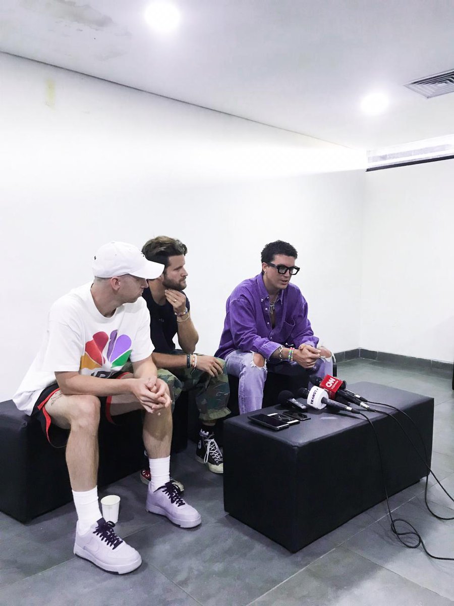 CreativeDiscID's tweet photo. @LANYNewYork interviewing @thisisLANY yesterday ! #LANYINDONESIA #lanymalibunightsjakarta https://t.co/5HiymuJfde