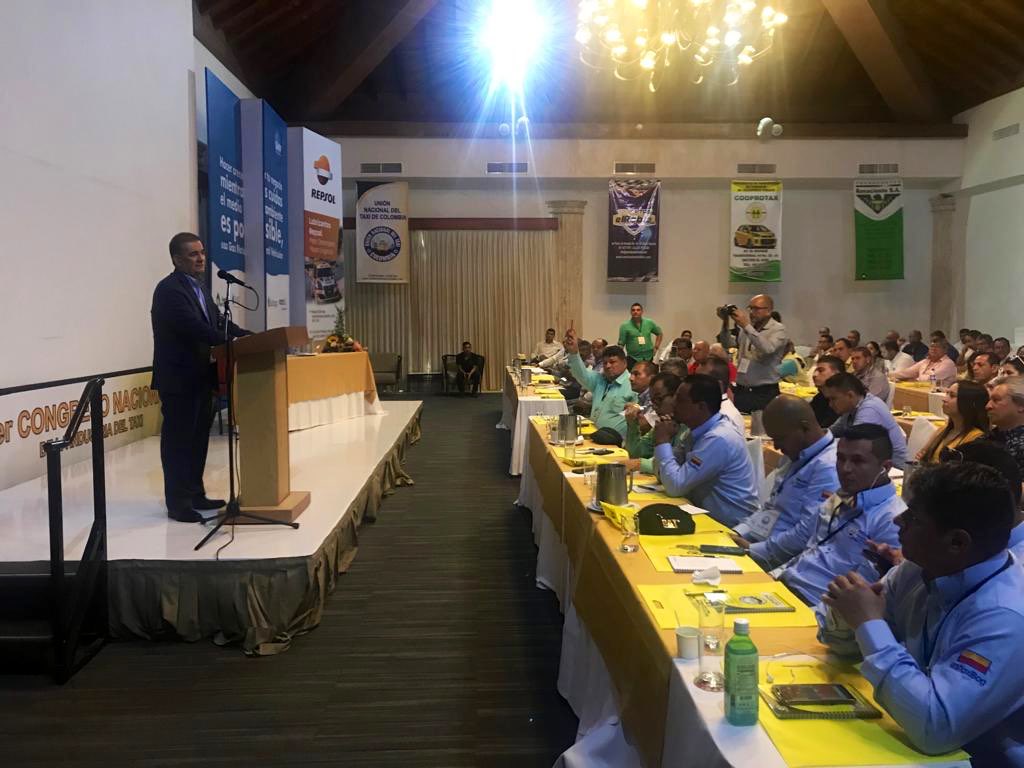 El viceministro Carlos Alberto <a href="/Baena/">Carlos Alberto Baena</a> participa en el 3er Congreso Nacional de la industria del taxi en dónde socializa con este gremio el piso de protección social.