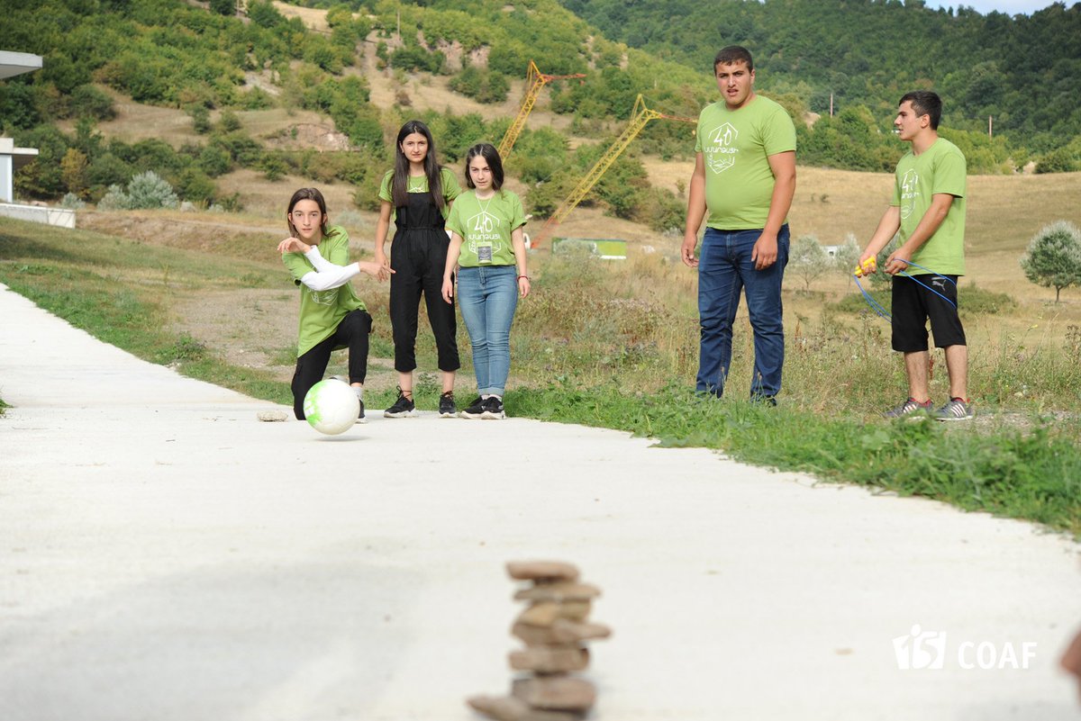 coafkids's tweet image. #40SMARTpeople Camp – Day 2
The second day of the #camp was bright and filled with positivity. The participants #exercised, #danced, #painted, and engaged in some 90’s yard games. Later on, the teams #worked effectively on their assigned #projects.