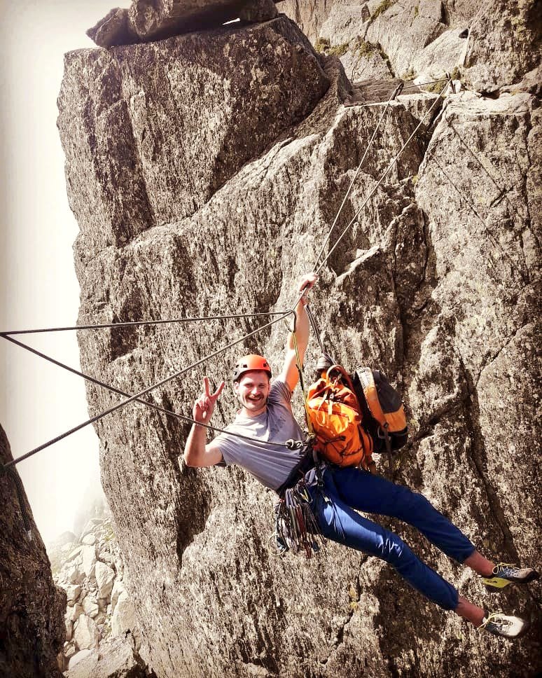 alexanderrclay's tweet photo. Petits Charmoz, Clocher-Clochetons &amp; Voiz Traverse @the_AMI #chamonix #climbing #liveclimbrepeat #instructorsdayoff #traverse #tyrolean #peasoup https://t.co/hfj9SujFRP