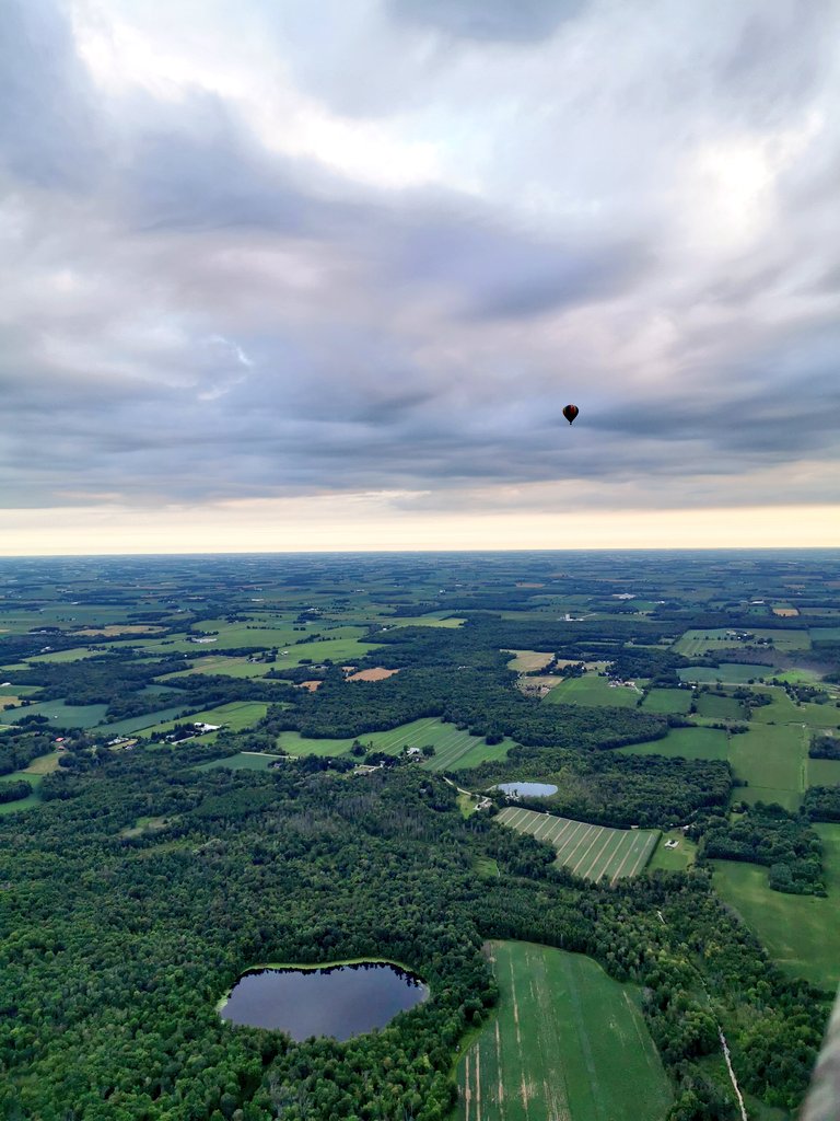 YashYanthi's tweet photo. The views from above taken on the P30 pro Amber Sunrise @HuaweiMobileCAN! #giftedexperience #HuaweiP30Pro #RewriteTheRulesTO #ontario https://t.co/W8npIRHDrB