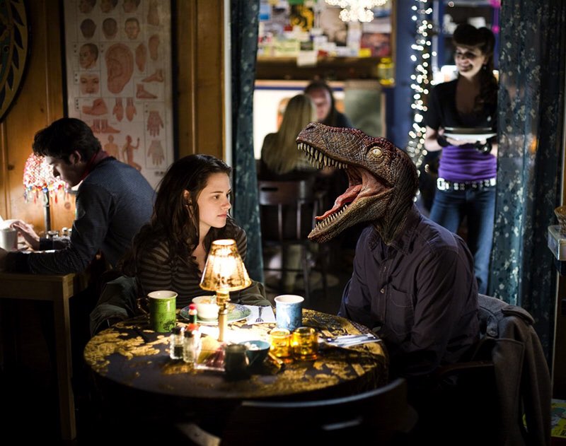 biticonjustine's tweet photo. i was trying to find pictures of edward saving bella on google and i found a website that replaces edwards head with a velociraptor instead and https://t.co/Mnxeh0uEaV