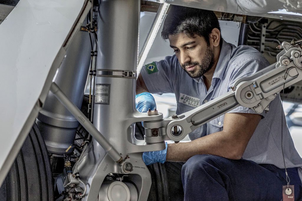 DassaultFalcon's tweet photo. Industry leading customer support is a global effort. Day 2 at #LABACE19. Join us in #SaoPaulo and meet our Brazilian customer service team. https://t.co/mpNsUrZ1TZ