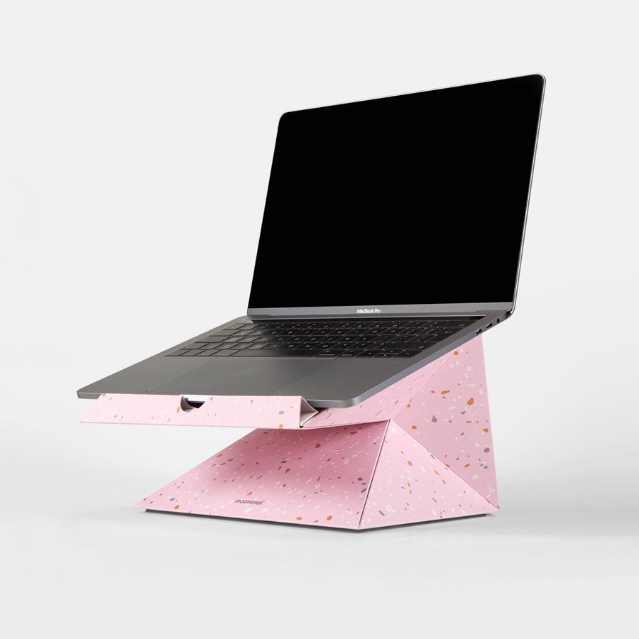 Origami stand / Millennial pink terazzo😍
See more: moonimal.com/collections/ca…

#laptopstand #macbookstand #macbook