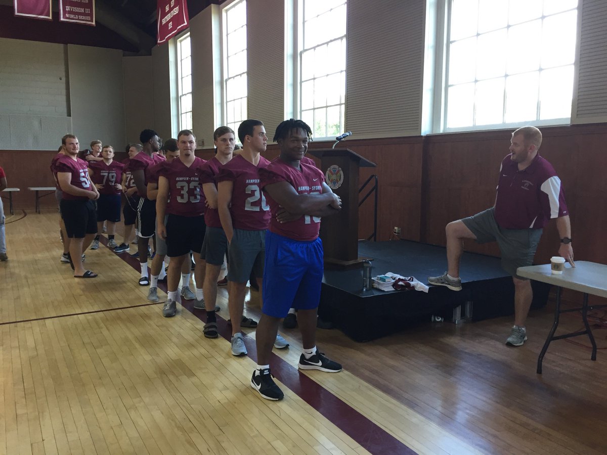 HSCathletics's tweet photo. Today's Photo Day for @HSC__FOOTBALL! Tigers open the 2019 campaign at home against Averett on September 7 at 1 p.m. #RollTigers🐅 #1PercentBetter💯 #Team125 https://t.co/x36WoTMLvP