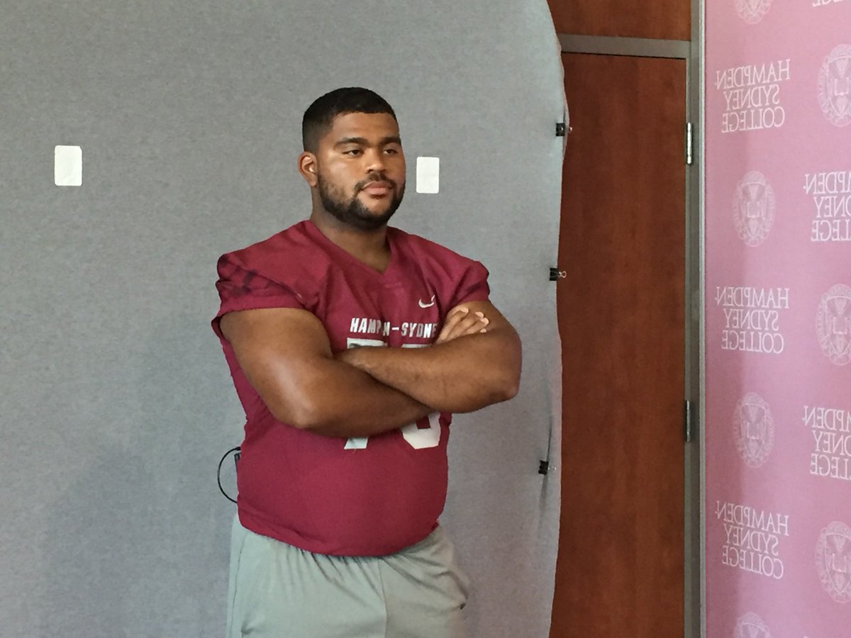 HSCathletics's tweet photo. Today's Photo Day for @HSC__FOOTBALL! Tigers open the 2019 campaign at home against Averett on September 7 at 1 p.m. #RollTigers🐅 #1PercentBetter💯 #Team125 https://t.co/x36WoTMLvP
